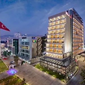 4* Otel Hilton Garden Bayrakli